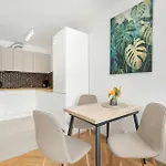 Modern With Smart Tv & Wifi Only 500 M From The Sea By Renters *