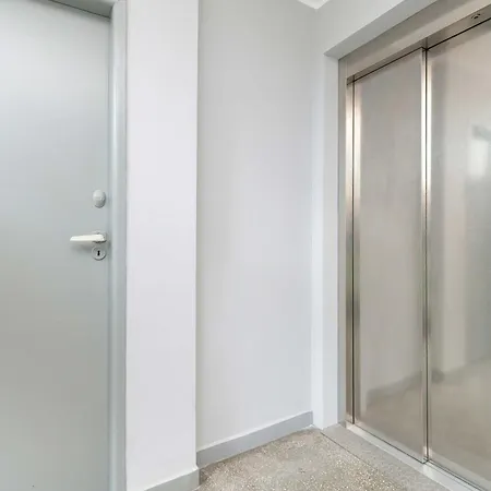 Modern With Smart Tv & Wifi Only 500 M From The Sea By Renters شقة