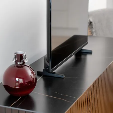 Modern With Smart Tv & Wifi Only 500 M From The Sea By Renters شقة
