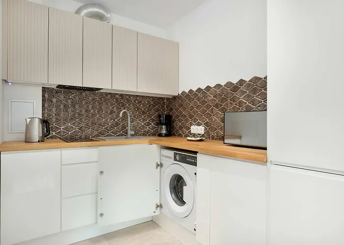 Modern With Smart Tv & Wifi Only 500 M From The Sea By Renters Lägenhet *